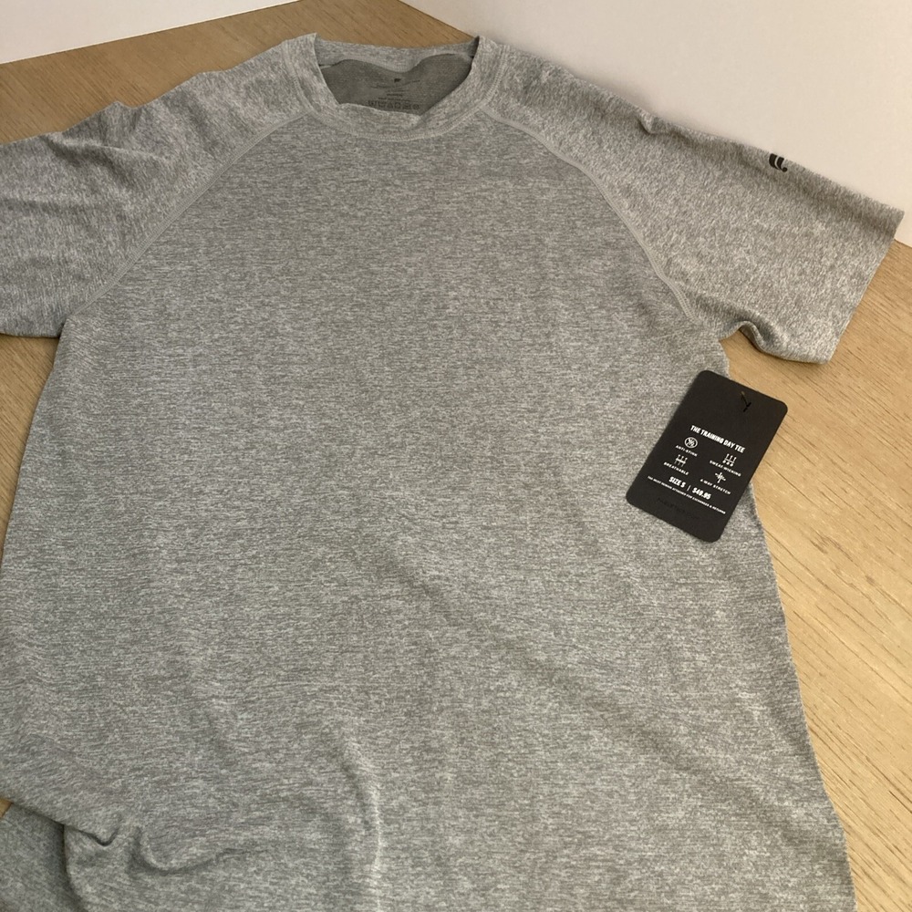 Fabletics Shirt Small Gray Training Day TEE Mens NWT